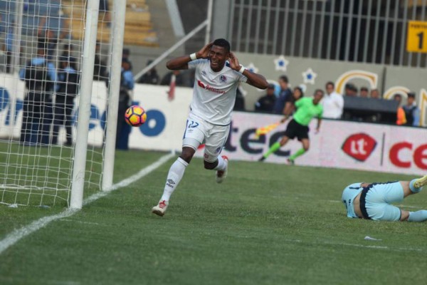 RUMORES y FICHAJES: Reemplazo de Bengtson es panameño y Saprissa intentó fichar referente salvadoreño