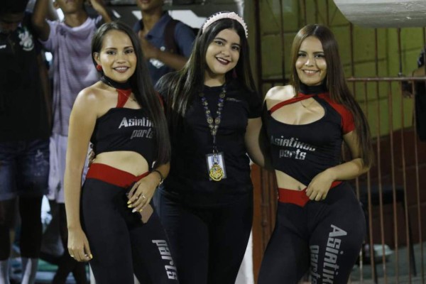 Las 20 infartantes modelos que más se extrañan en los estadios de la Liga Nacional