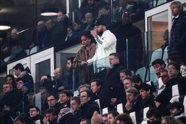 En imágenes: El agarrón de Cristiano Ronaldo con Héctor Herrera, patada al banderín y Rihanna deslumbró