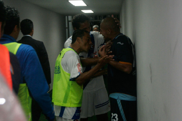 Las imágenes que dejó el derbi Motagua-Olimpia