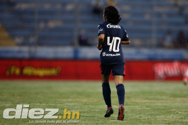 Fotos: Así celebró Félix Crisanto su gol con Olimpia, el show de inauguración y el hijo del 'Nene' Obando debutó