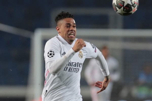 Revolución inédita en Real Madrid: Pesos pesados de baja y los 11 intocables por Florentino Pérez