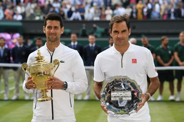 Final de Wimbledon: La tristeza de Federer y Djokovic se come el pasto tras su título