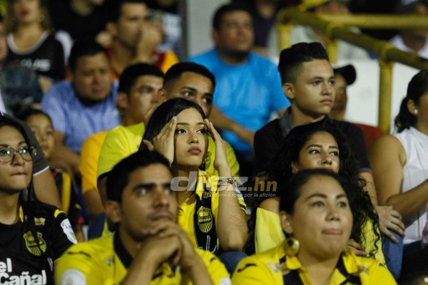 La tristeza de Real España y su gente en la noche que unos Lobos silenciaron el Morazán