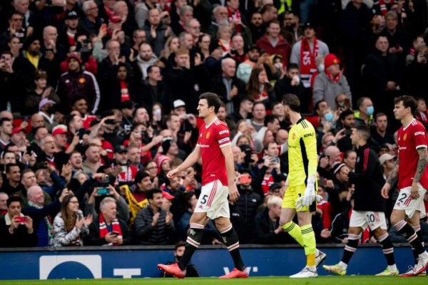 Insólito: ¡Aficionado del Manchester United demandaría al club porque le hicieron perder el cabello!