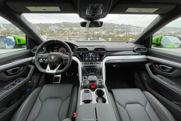 Una nave espacial: Así es el lujoso nuevo auto de Cristiano Ronaldo que ya presume en Inglaterra