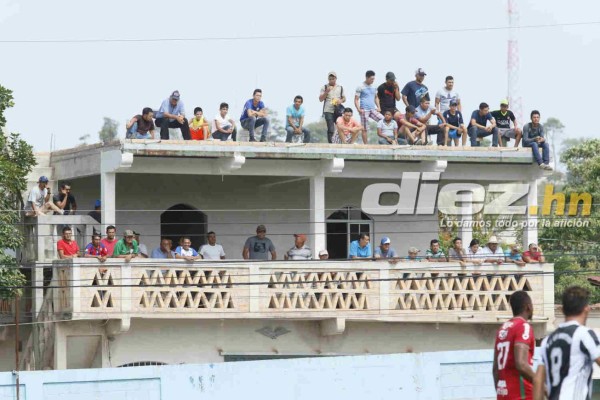 FOTOS: El bonito gesto de Marathón con jugador de La Virtud en Copa Presidente