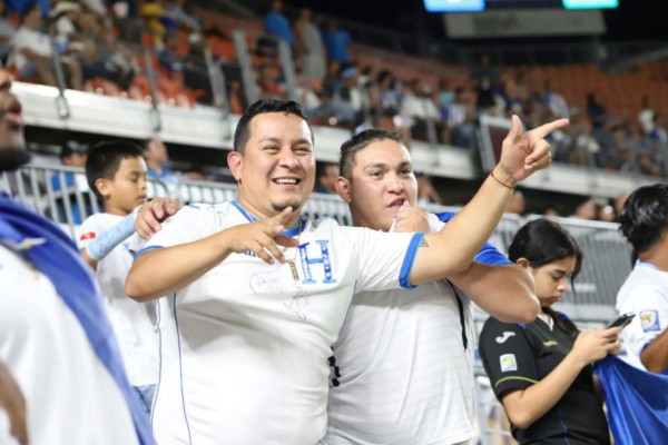 No se vio en TV: Locura por Quioto, la euforia de Elis y las esposas de los jugadores hondureños