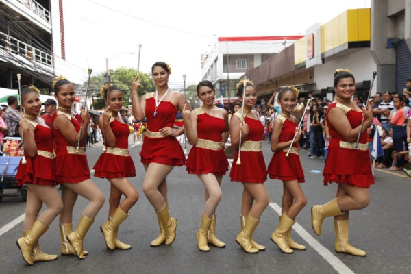 Las palillonas que se robaron las miradas en desfiles en San Pedro Sula