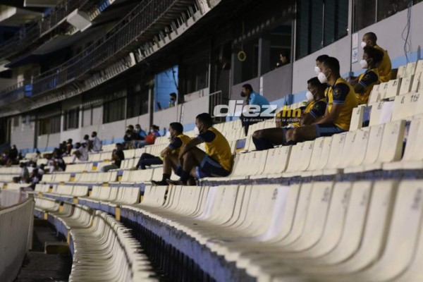 No se vio en TV: Festejo de Diego, la fisioterapeuta del Honduras Progreso y Vargas increpó al árbitro