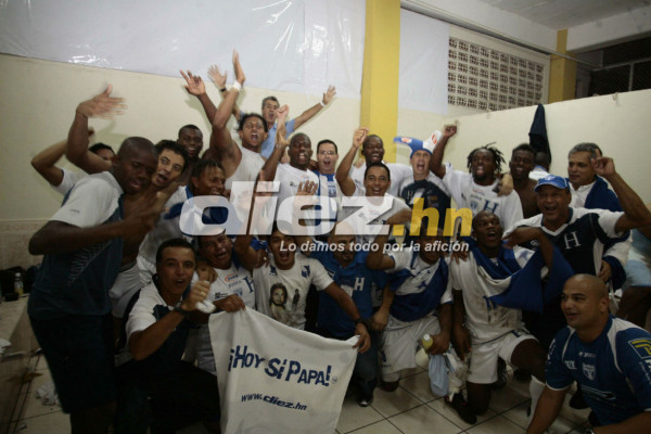 Imágenes de la celebración a Sudáfrica en El Salvador.