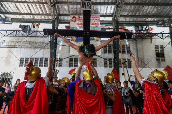 Sangriento Jueves Santo con rituales para pedir perdón por sus pecados