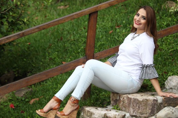 FOTOS: Así es Angie Griffin, la guapa presentadora de TV que reta a Pinto