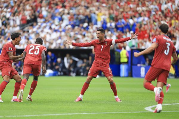 CR7 responde a la polémica, foto de Georgina y el hito que Messi nunca tendrá