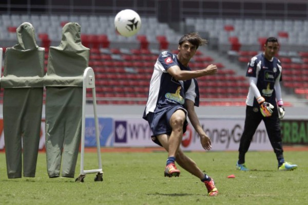 Bryan Ruiz: 'Si Luis Suárez no juega, será una baja importante”