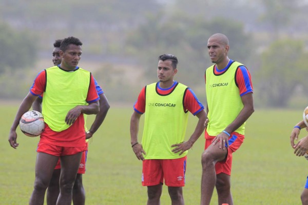 Eddie Hernández entra en la convocatoria y podría jugar ante Marathón