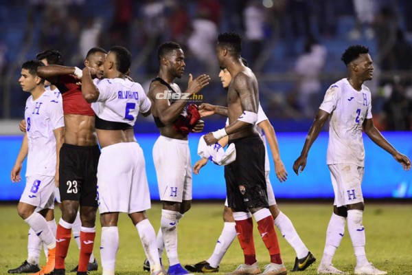 NO VISTE EN TV: Reclamos al árbitro, intercambio de camisas y tristeza trinitense