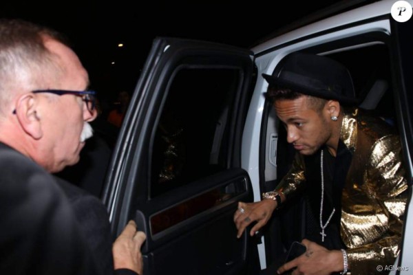 Neymar se pasa a lo grande la fiesta de 20 años de su hermana Rafaella