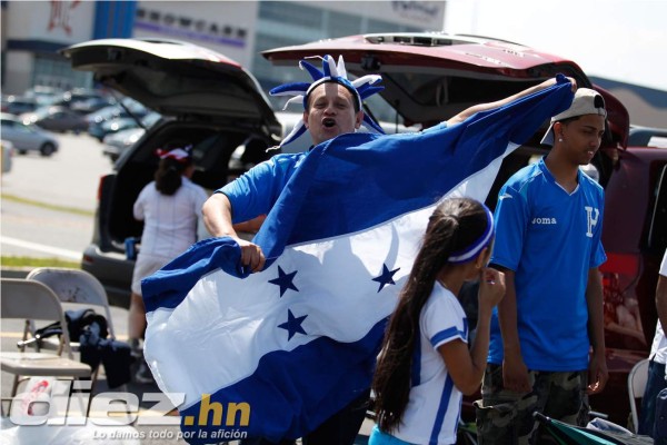 Los aficionados hondureños en el Gillette Stadium de Boston