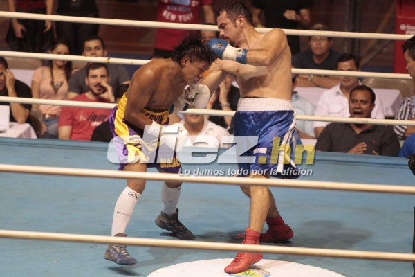 Noche de combates en la Villa Olímpica.