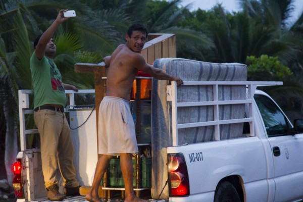 FOTOS | Así recibe México la llegada del monstruoso huracán Patricia