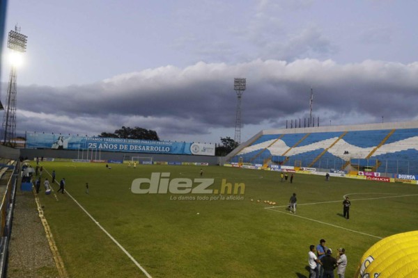 CURIOSO: La camisa de Alexander Aguilar, las gradas del Morazán y Castellón&nbsp;&nbsp;