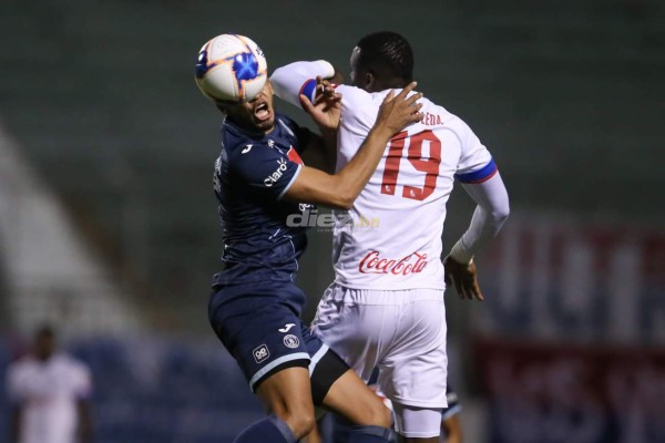 No lo viste en TV: El bonito saludo de Troglio y Diego y los 'cariñitos' en la Ultra Fiel en un bravo clásico