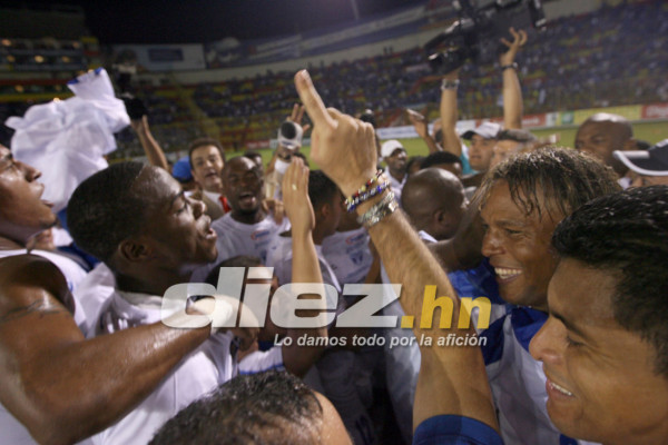 Imágenes de la celebración a Sudáfrica en El Salvador.