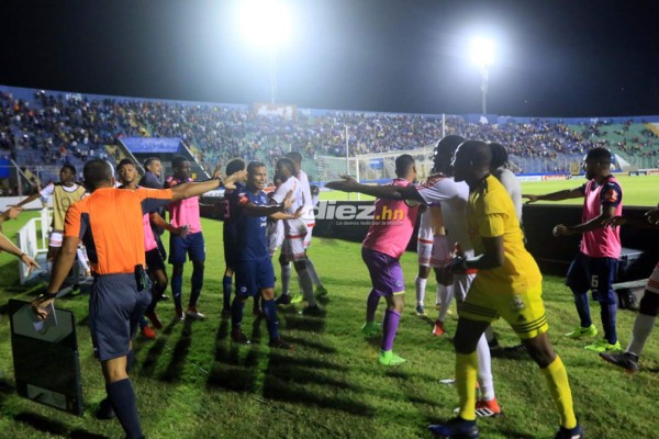 NO VISTE EN TV: La bronca entre jugadores de Motagua y Portmore United