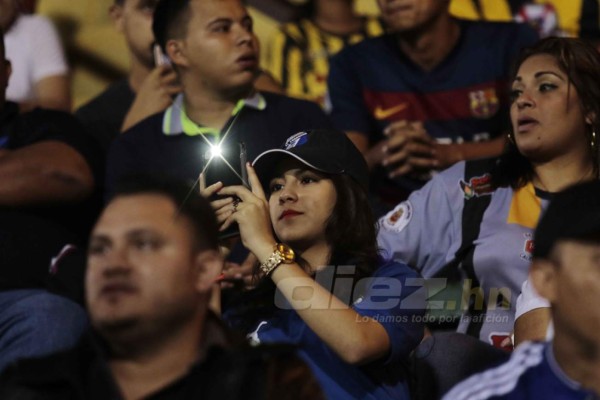 NO VISTE EN TV: Lluvia, mujeres lindas y susto en La Ceiba