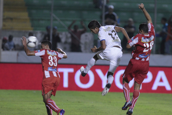 'Goleada de Olimpia al Vida en el estadio Nacional'