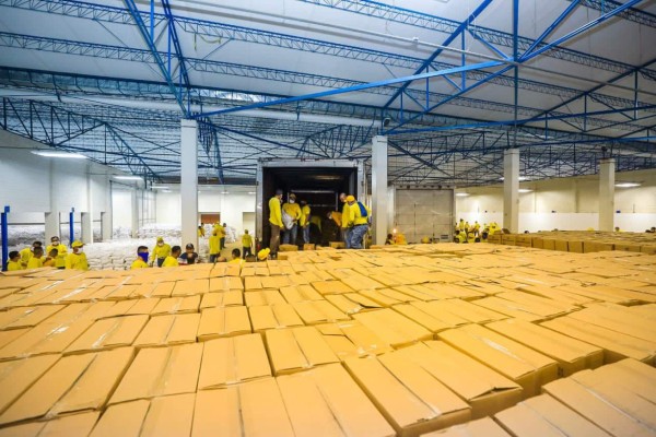 ¡Gracias hermanos! El Salvador envía a Honduras 54 camiones con 30 toneladas de alimentos para afectados de Eta