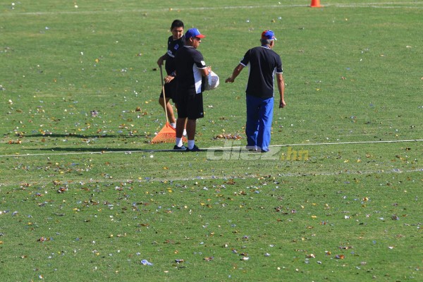FOTOS: Los bultos de basura que dejaron los aficionados en el Nacional