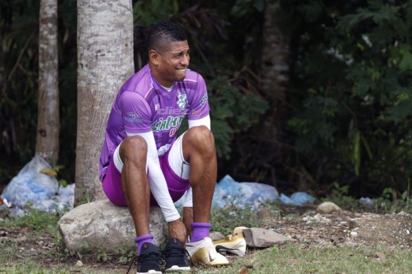 Fotos: Carlo Costly vuelve a sudar la camisa del Platense 14 años después de su debut