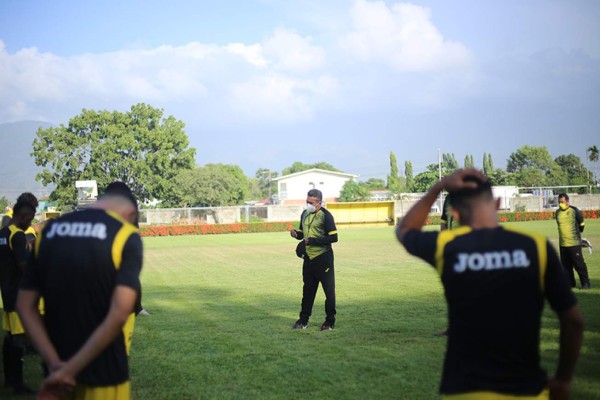 FOTOS: Así son los entrenos en Real España; cada quien con su vaso, mascarillas y distanciamiento