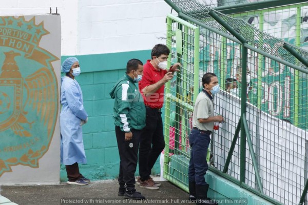 ¡No se vio en TV! Respeto total de excompañeros a Emilio Izaguirre, Diego en el muro y Garrido da el susto