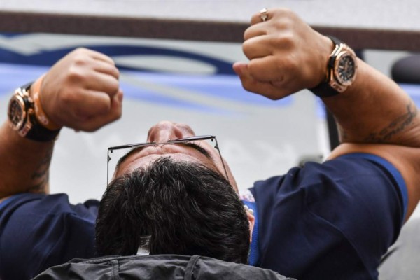 EN FOTOS: La nueva imagen que presentó Diego Maradona