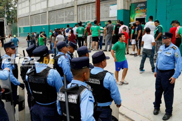 FOTOS: Largas filas y el Yankel se empieza a pintar de verde para el Marathón-Motagua