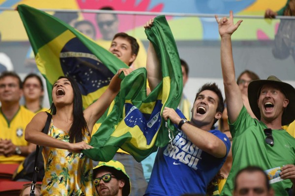 Las mejores imágenes del ambiente previo al juego Brasil vs Holanda.