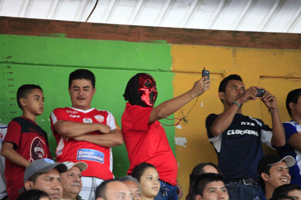 Ambiente en el Rubén Deras, en la ida de la Semi-finales entre Choloma vs Olimpia