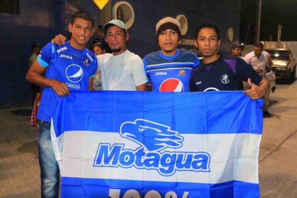 La afición de Motagua se luce al llenar el estadio Nacional