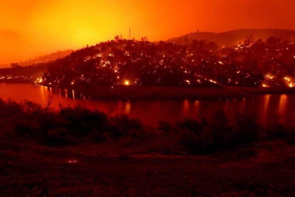 Hasta tornados de fuego: Las imágenes apocalípticas de los incendios históricos en California