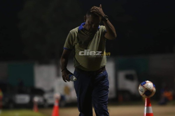 El descontrol de los futbolistas en el Olímpico, delicado momento de Menjívar y el chistoso 'banco' que utilizó Diego Vázquez