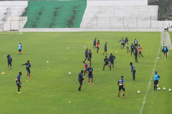 ¡Con sorpresas! El 11 titular de Honduras que se perfila para jugar en el Azteca