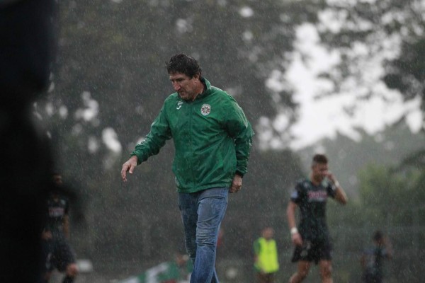 ¡NO SE VIO EN TV! Lindas chicas, la lluvia y la fiel afición en la jornada 13