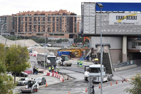Lo que queda: El estadio Vicente Calderón, convertido en una carretera más en Madrid