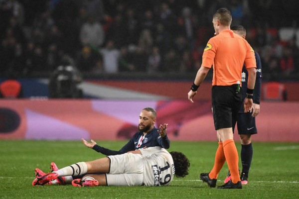 ¿Lo hizo para irse al carnaval de Río? Neymar se deja expulsar y arma la polémica en el PSG