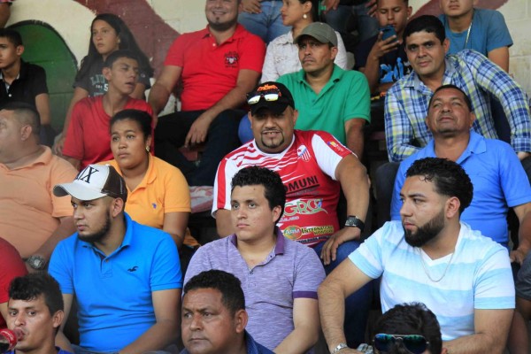 ¡AMBIENTAZO! La multitud que acompaña a los equipos en el Ascenso