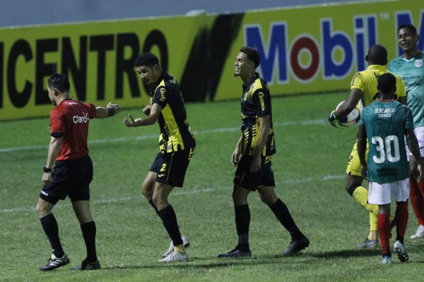 El saludo de Mario y Vargas, las lágrimas de felicidad de Omar Rosas y Rocca al estilo Neymar
