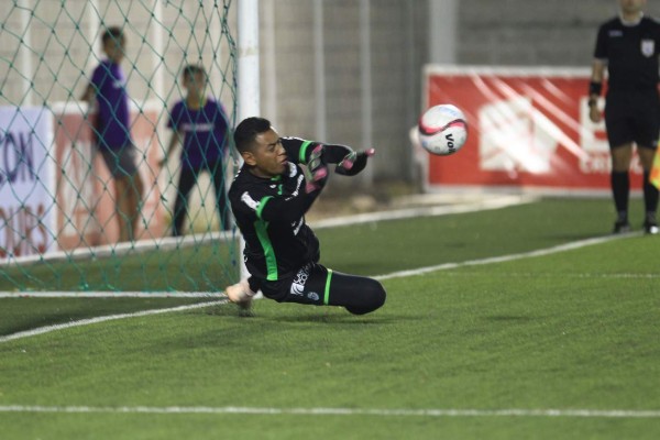 En fotos: La euforia de Wilmer Cruz y la barra del Real España estalla de furia